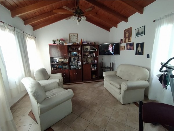 Casa dos dormitorios, patio, Pueyrredón 4700.