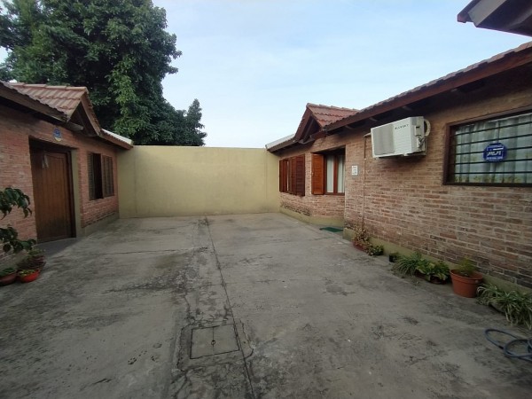 Casa dos dormitorios, patio, Pueyrredón 4700.