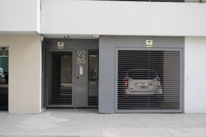 Departamento Guemes y Moreno, 90 m2, dos dormitorios, cochera.