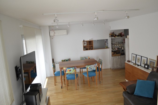 Departamento Guemes y Moreno, 90 m2, dos dormitorios, cochera.