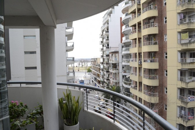 Departamento Guemes y Moreno, 90 m2, dos dormitorios, cochera.