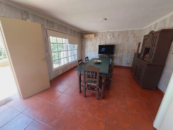 Casa Los Pinos, 3 dormitorios, 450 m2, pileta, quincho. 