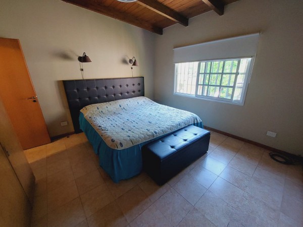 Casa Los Pinos, 3 dormitorios, 450 m2, pileta, quincho. 