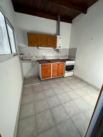 Garay al 800, departamento 1 dormitorio, a mts Av San Martin. Planta Alta 