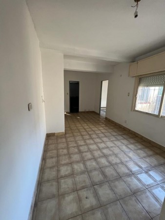 Garay al 800, departamento 1 dormitorio, a mts Av San Martin. Planta Alta 