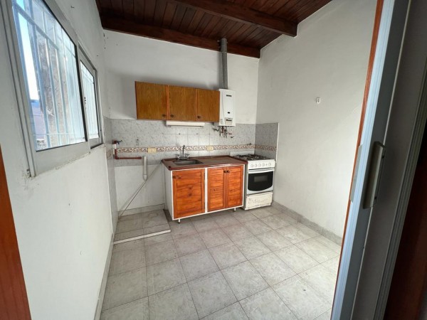 Garay al 800, departamento 1 dormitorio, a mts Av San Martin. Planta Alta 