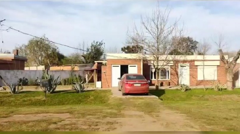 Lisando de la Torre 100, Andino, casa dos dormitorios. 