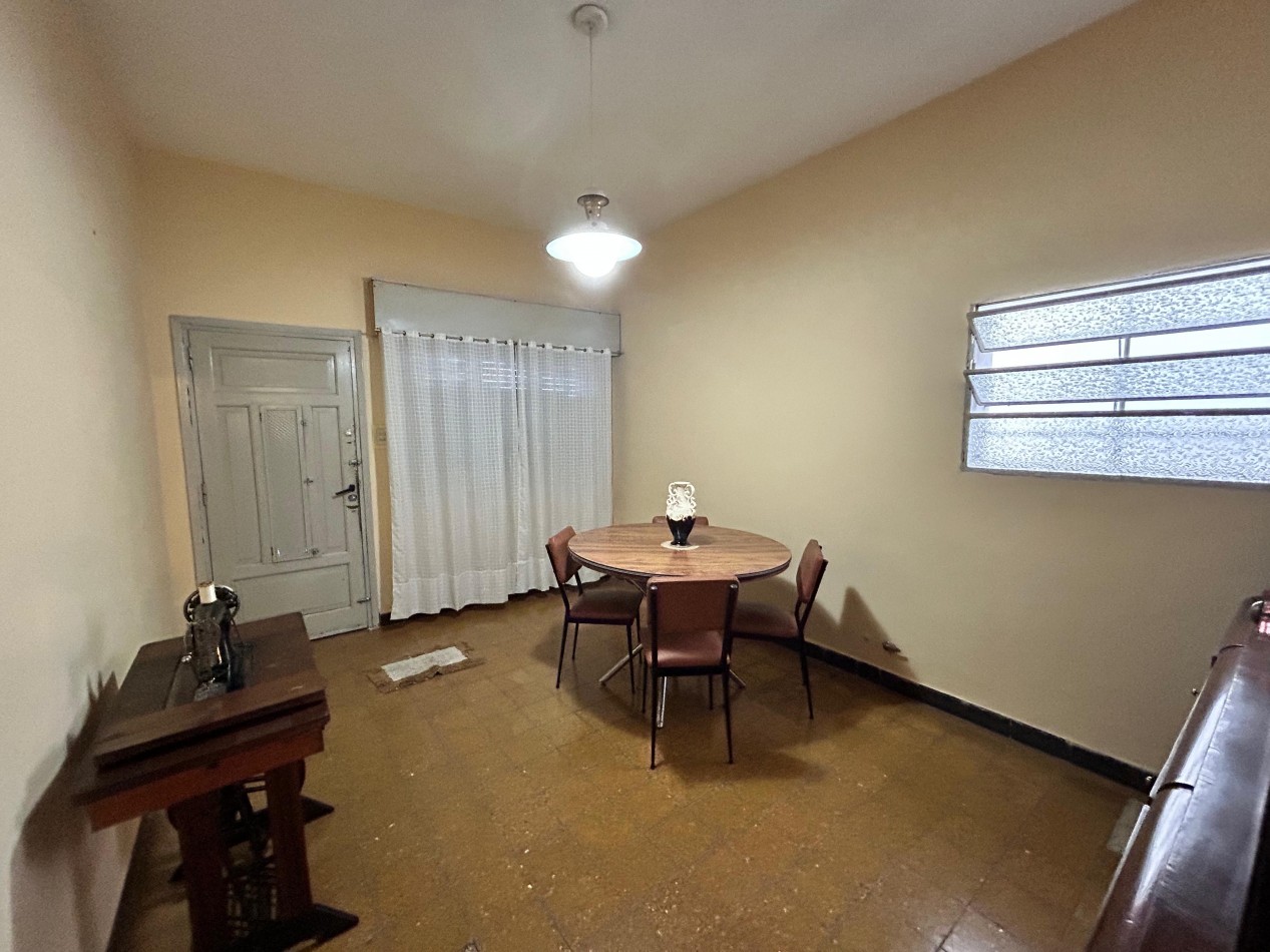 Casa, 2 dormitorios, patio, living y cocina comedor. Oportunidad, Excelente estado!