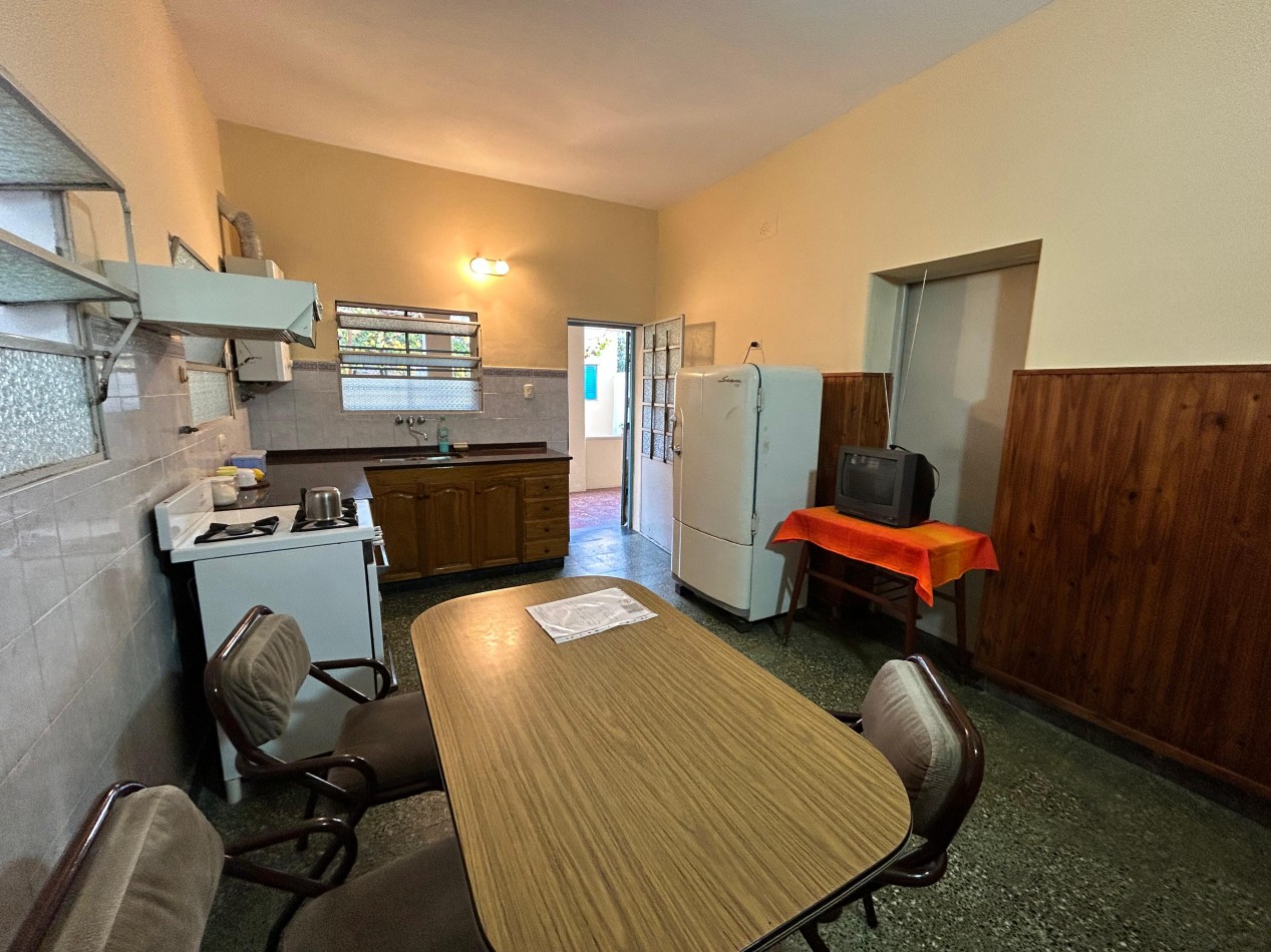 Casa, 2 dormitorios, patio, living y cocina comedor. Oportunidad, Excelente estado!