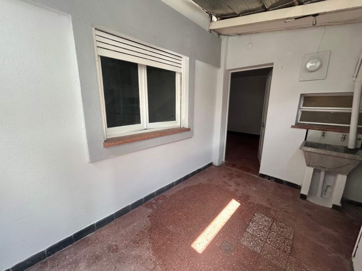 Herrera 2900, un dormitorio, departamento de pasillo. Planta baja