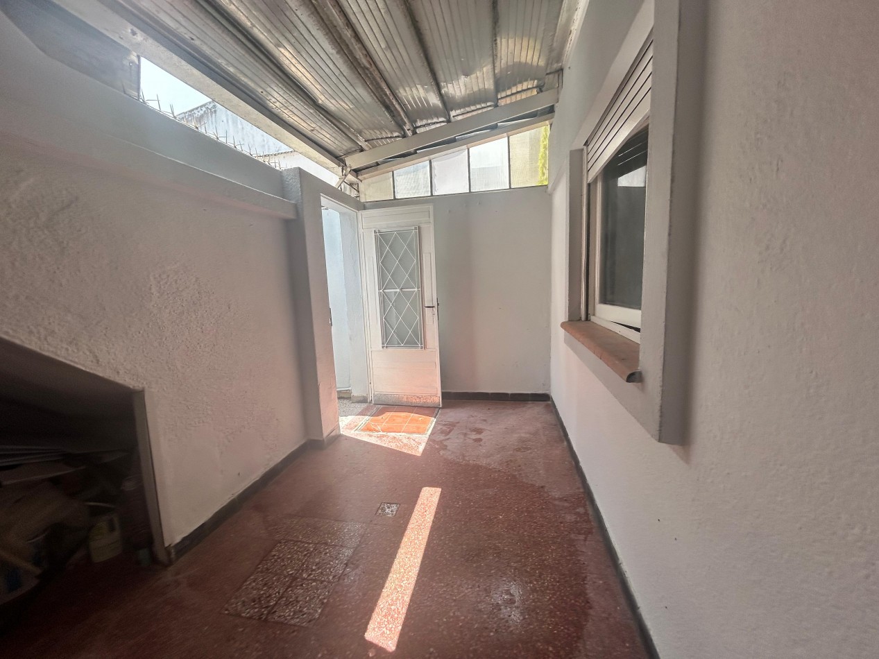 Herrera 2900, un dormitorio, departamento de pasillo. Planta baja