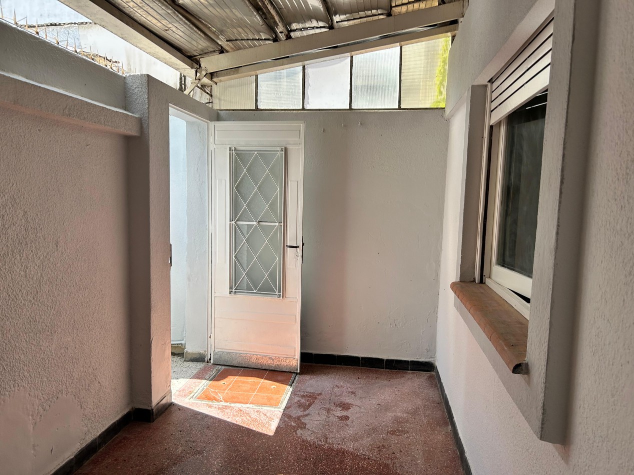 Herrera 2900, un dormitorio, departamento de pasillo. Planta baja