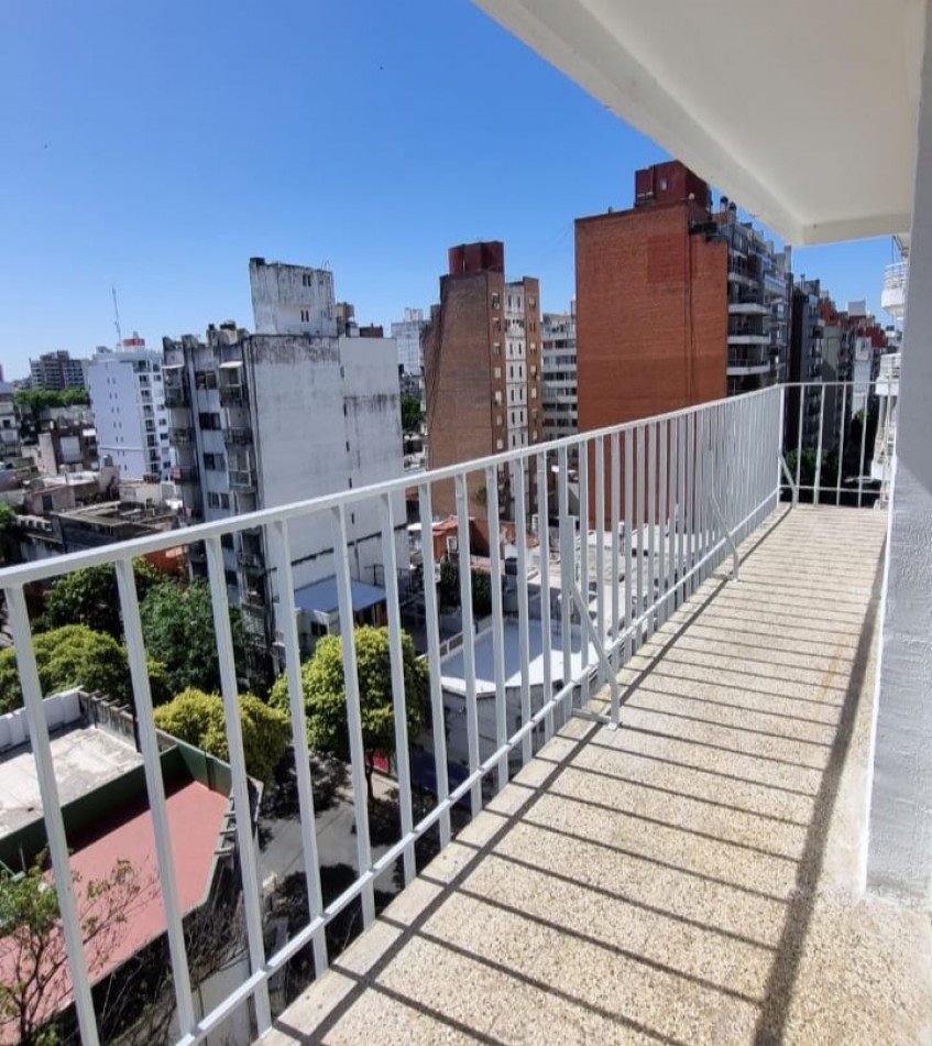 9 de Julio 1900, dos dormitorios, amplio departamento, balcon.