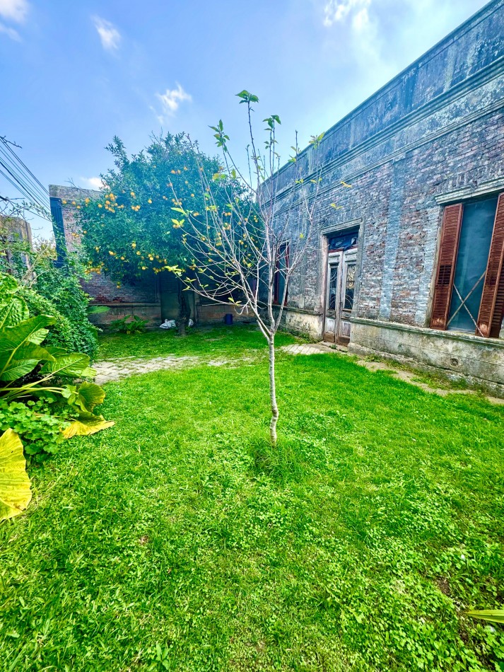 San Martin 500, Muñoz, Casa a reciclar de tres dormitorios con terreno de 600 m2