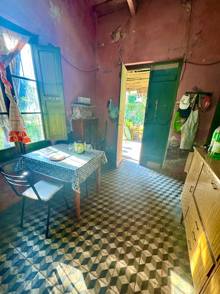 San Martin 500, Muñoz, Casa a reciclar de tres dormitorios con terreno de 600 m2