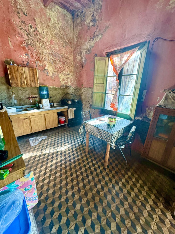 San Martin 500, Muñoz, Casa a reciclar de tres dormitorios con terreno de 600 m2
