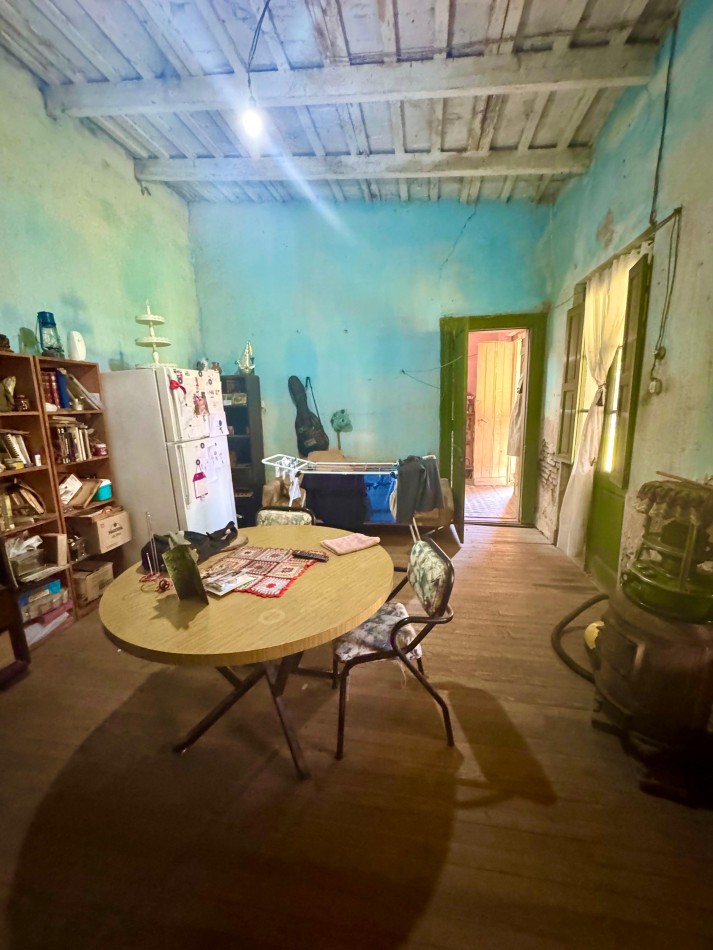 San Martin 500, Muñoz, Casa a reciclar de tres dormitorios con terreno de 600 m2