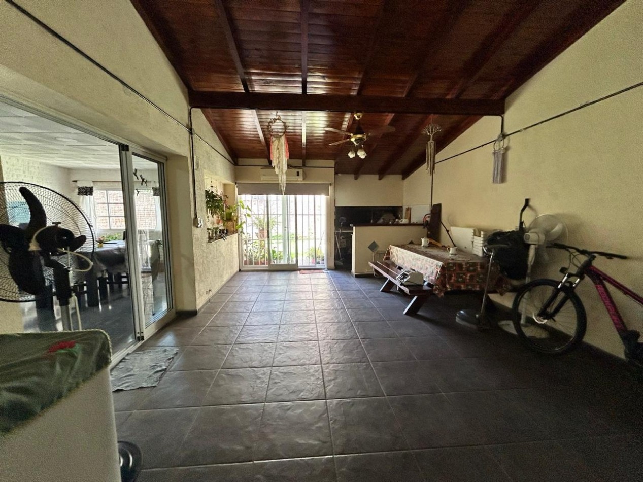 Pje Boero 3200, 3 dormitorios, patio, cochera. 