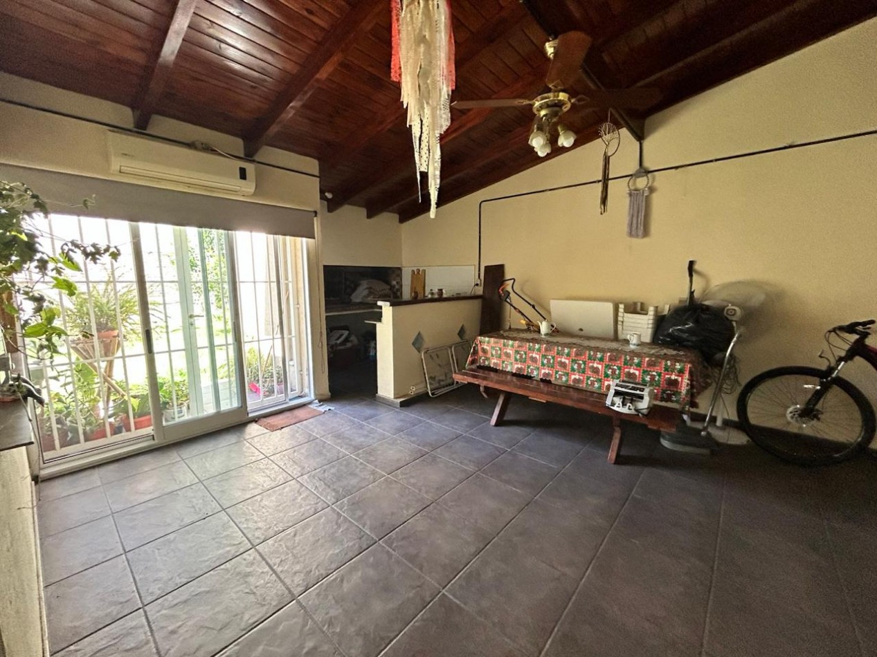 Pje Boero 3200, 3 dormitorios, patio, cochera. 