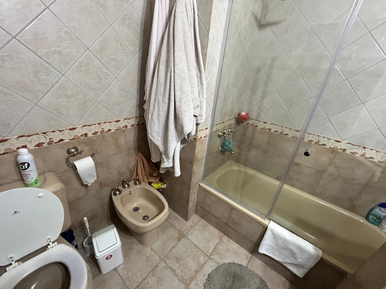Pje Boero 3200, 3 dormitorios, patio, cochera. 