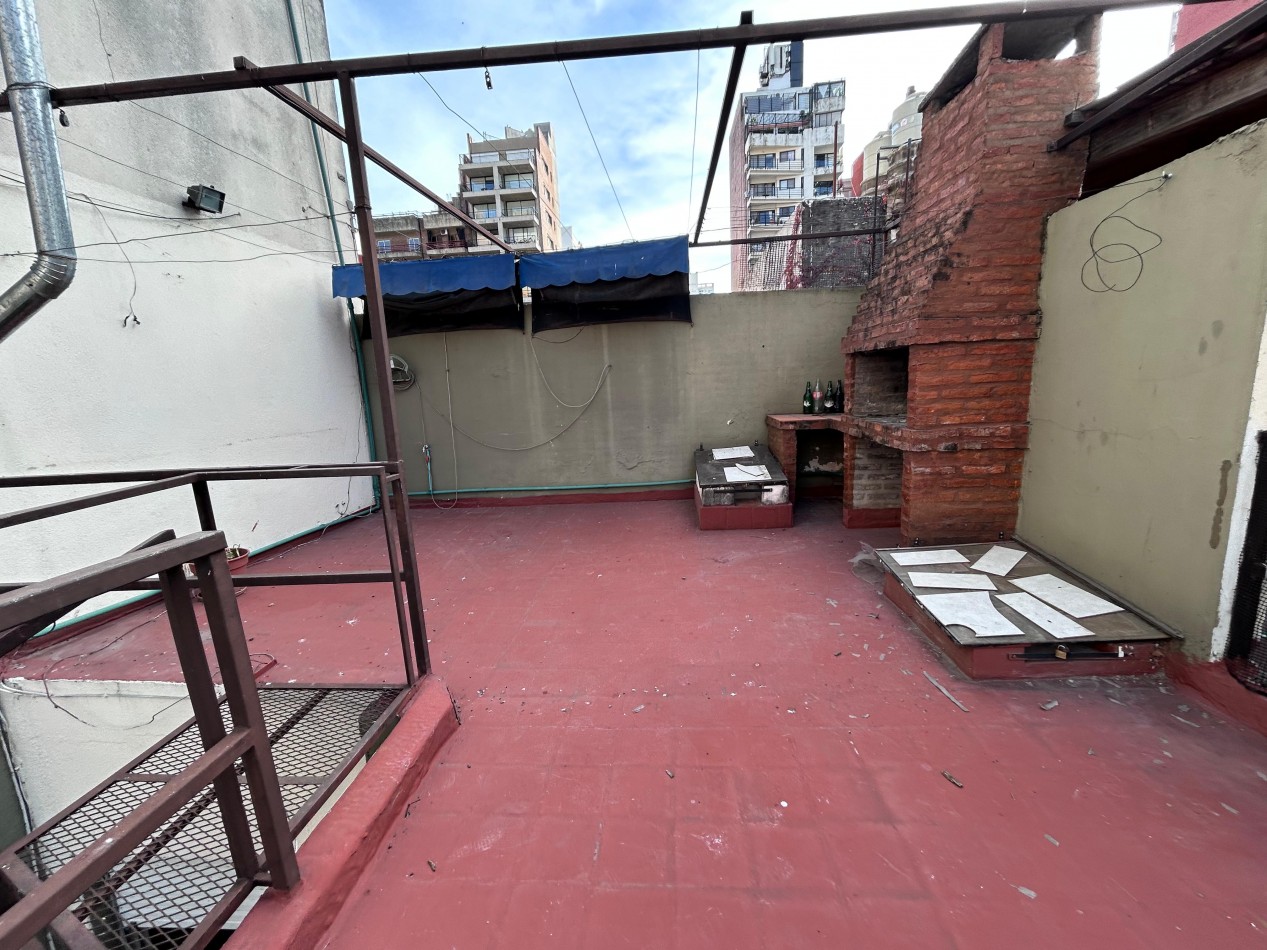 Jujuy 1900. Propiedad de pasillo, Duplex 2 dormitorios con Terraza exclusiva