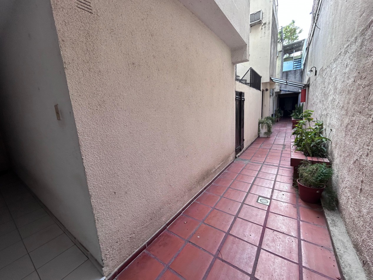Jujuy 1900. Propiedad de pasillo, Duplex 2 dormitorios con Terraza exclusiva
