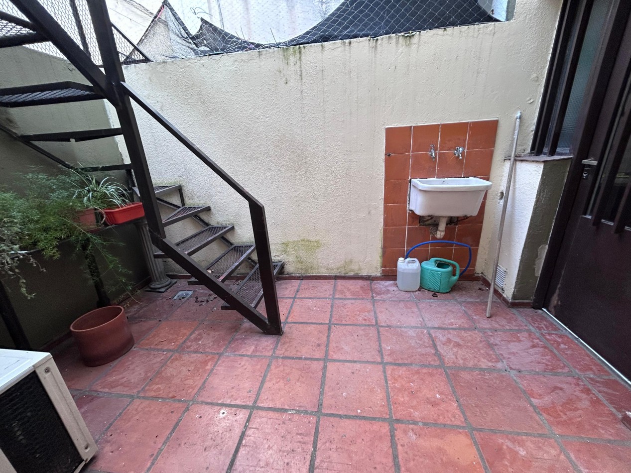 Jujuy 1900. Propiedad de pasillo, Duplex 2 dormitorios con Terraza exclusiva