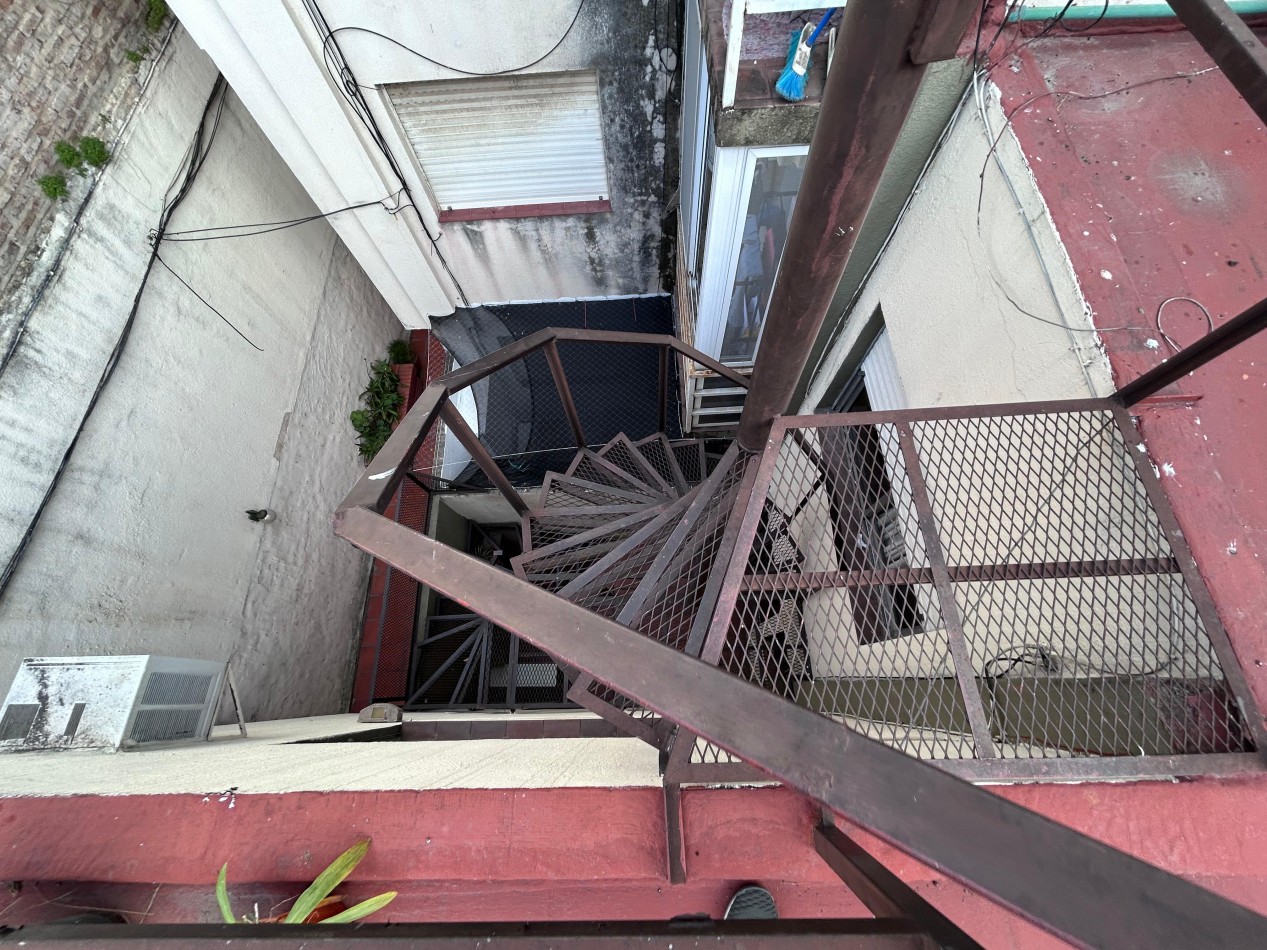 Jujuy 1900. Propiedad de pasillo, Duplex 2 dormitorios con Terraza exclusiva