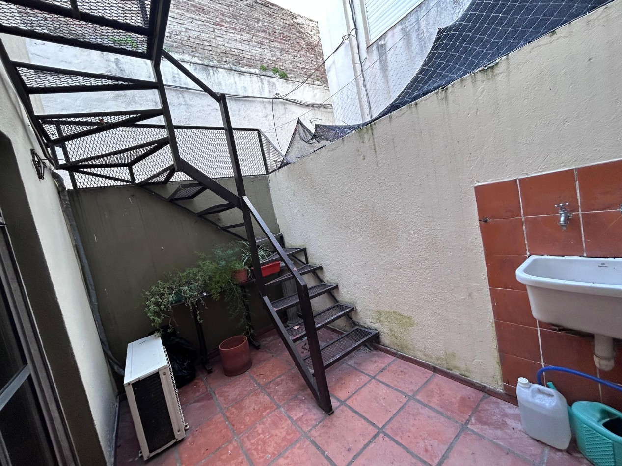 Jujuy 1900. Propiedad de pasillo, Duplex 2 dormitorios con Terraza exclusiva