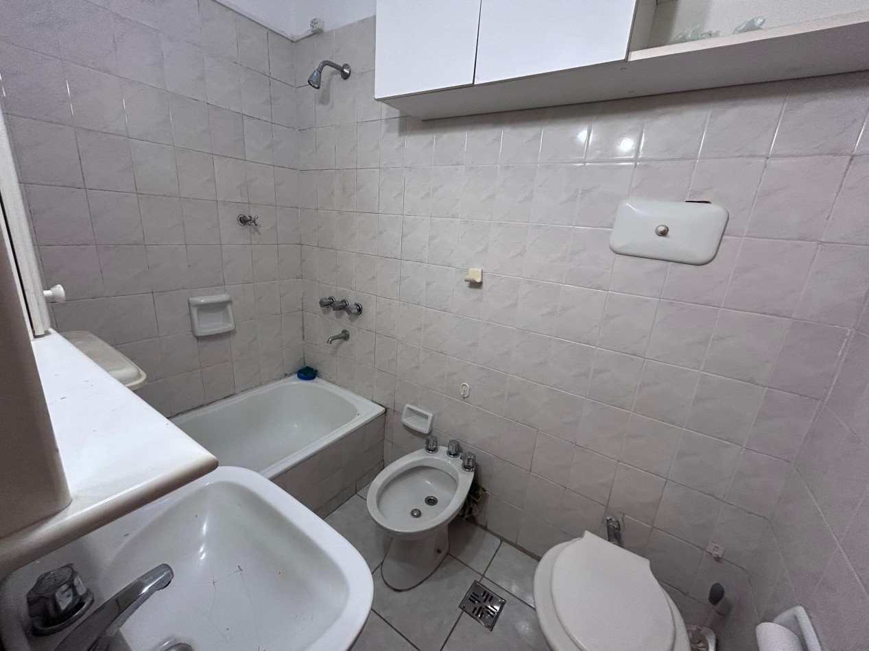 Jujuy 1900. Propiedad de pasillo, Duplex 2 dormitorios con Terraza exclusiva