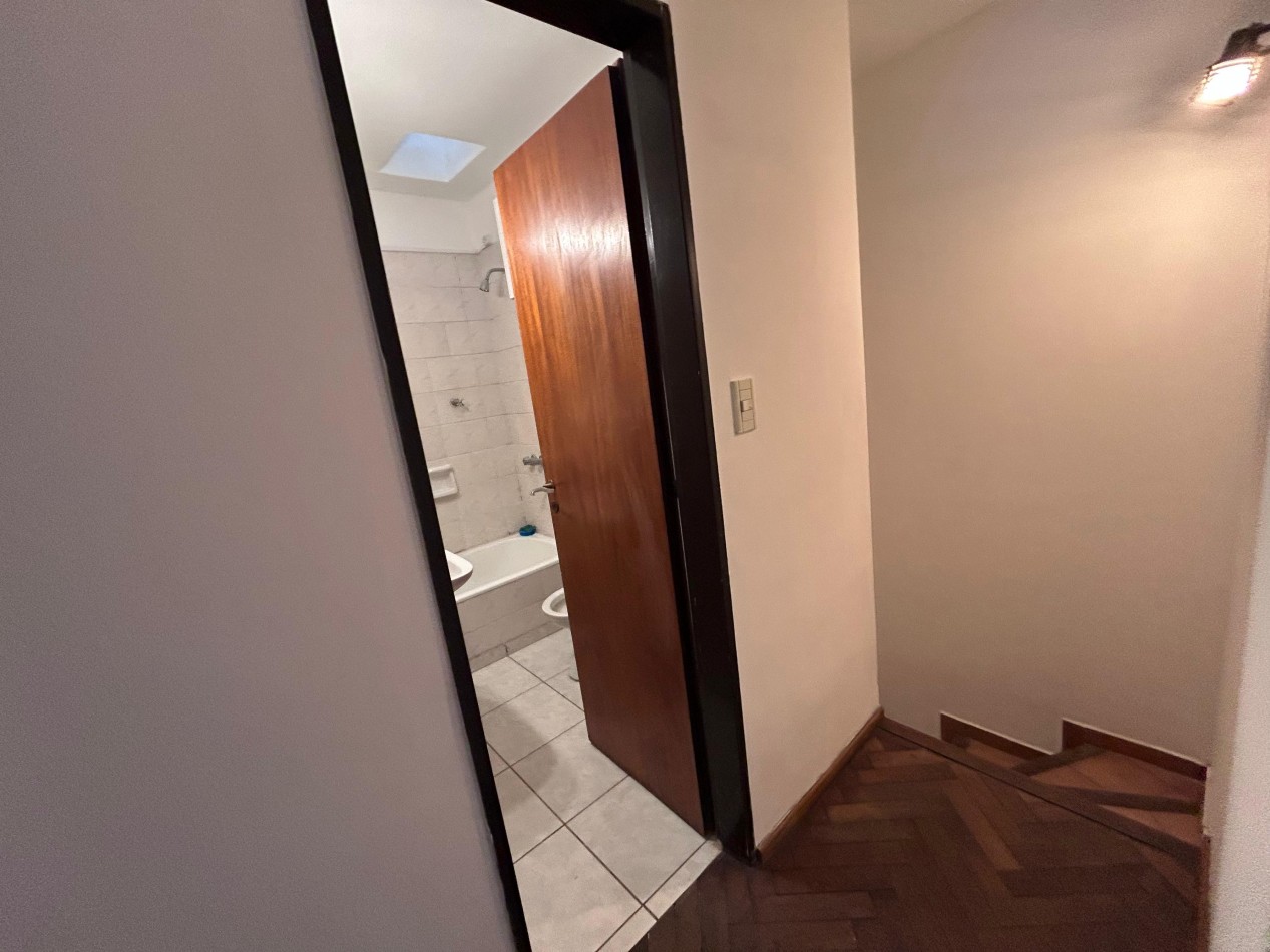 Jujuy 1900. Propiedad de pasillo, Duplex 2 dormitorios con Terraza exclusiva