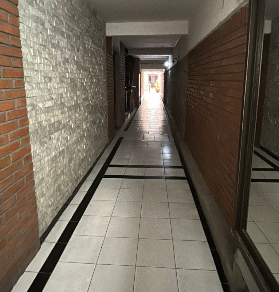 Jujuy 1900. Propiedad de pasillo, Duplex 2 dormitorios con Terraza exclusiva