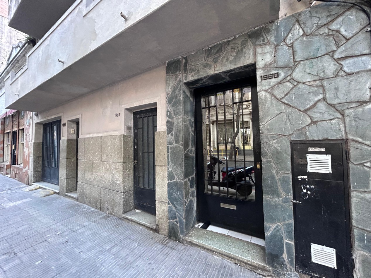 Jujuy 1900. Propiedad de pasillo, Duplex 2 dormitorios con Terraza exclusiva