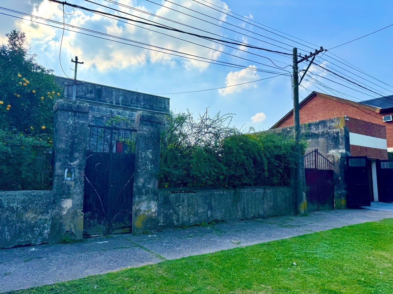 San Martin 500, Muñoz, terreno de 600 m2 con propiedad a reciclar.