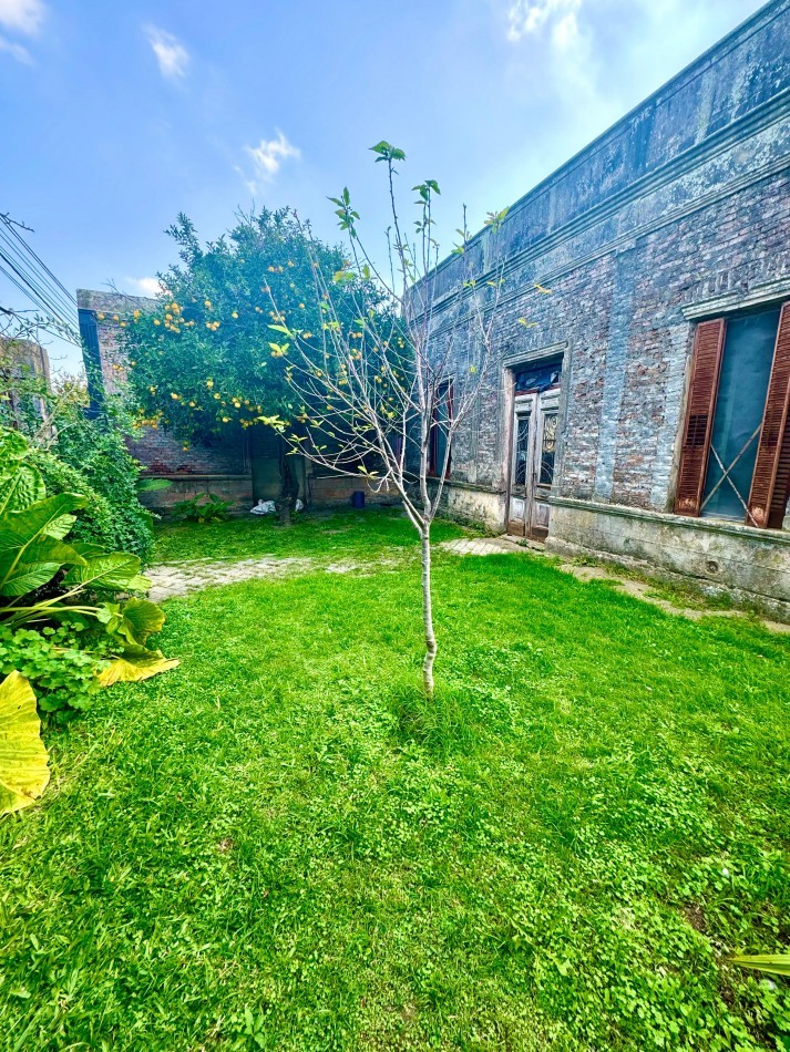 San Martin 500, Muñoz, terreno de 600 m2 con propiedad a reciclar.
