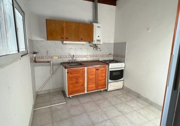 Garay al 800, departamento 1 dormitorio, a mts Av San Martin. Planta Alta 