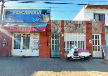 Junin 5464, casa con local comercial, 1 dormitorio amplio, patio. 