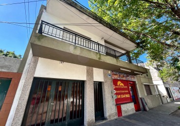 Rueda 1700, casa planta alta, cochera, dos dormitorios, patio y galeria!