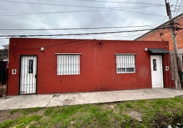 Dean Funes 7000, dos casas en venta, cada una de un dormitorio. 