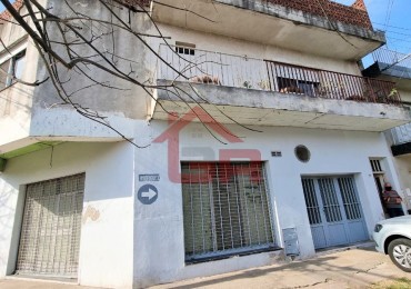 Biedma 2500, Importante Propiedad, Dos casas con locales sobre un mismo lote.