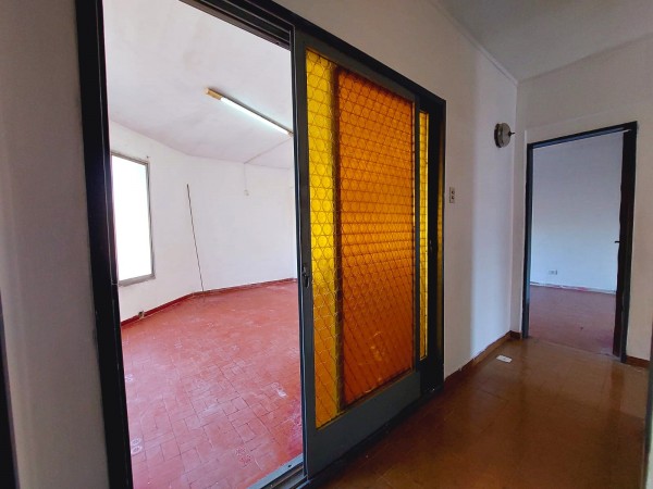 Liniers y Forest, planta alta, 3 dormitorios, patio terraza.