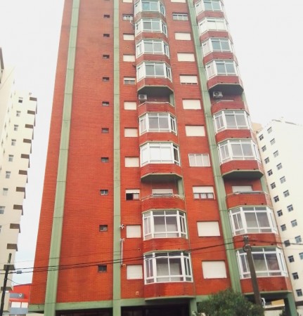 Santa Teresita, calle 3, 1 dormitorio, balcon, a mts del Mar.