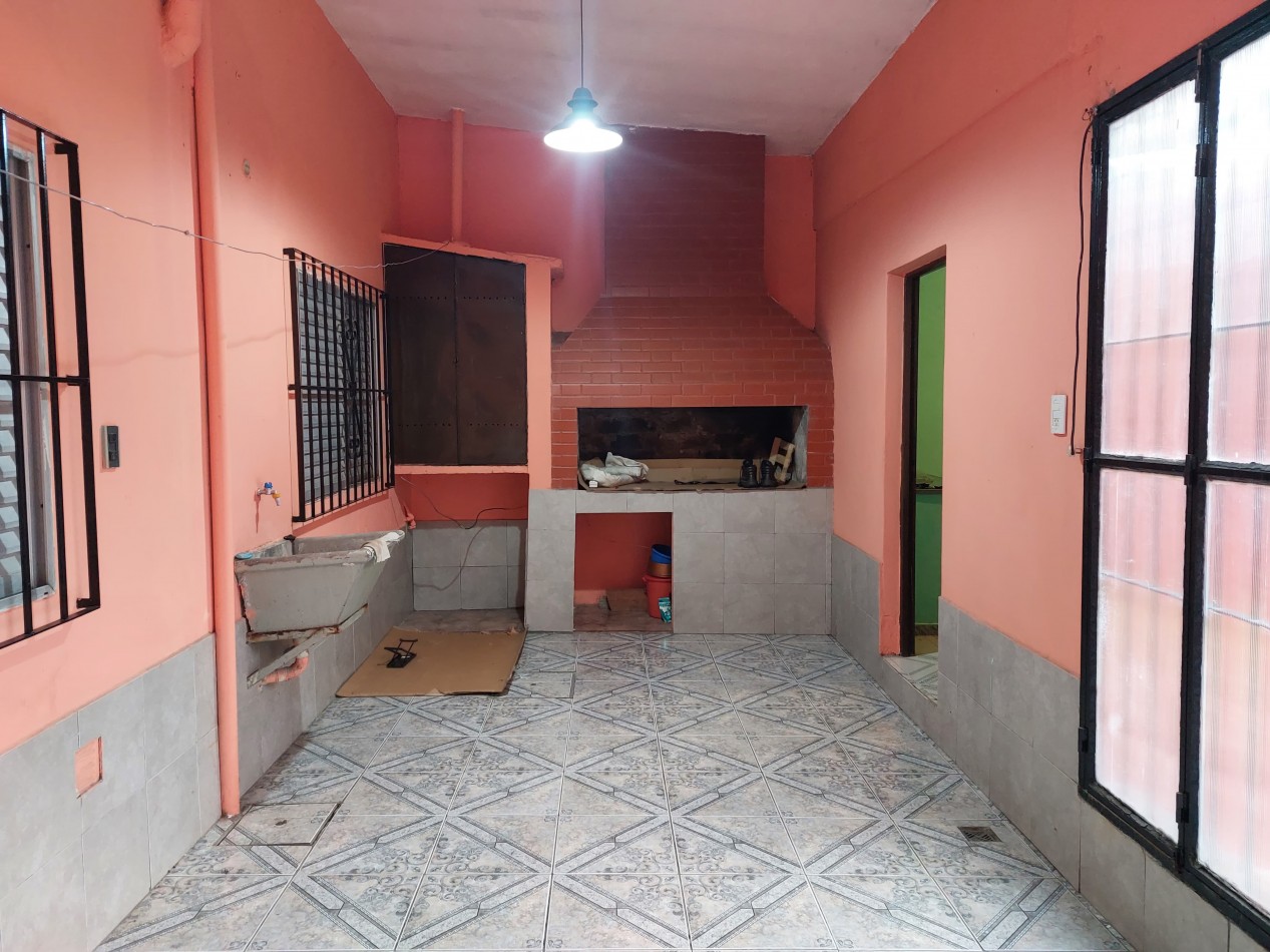 Huerta Grande 1500, 3 dormitorios, comedor, patio. Cochera.