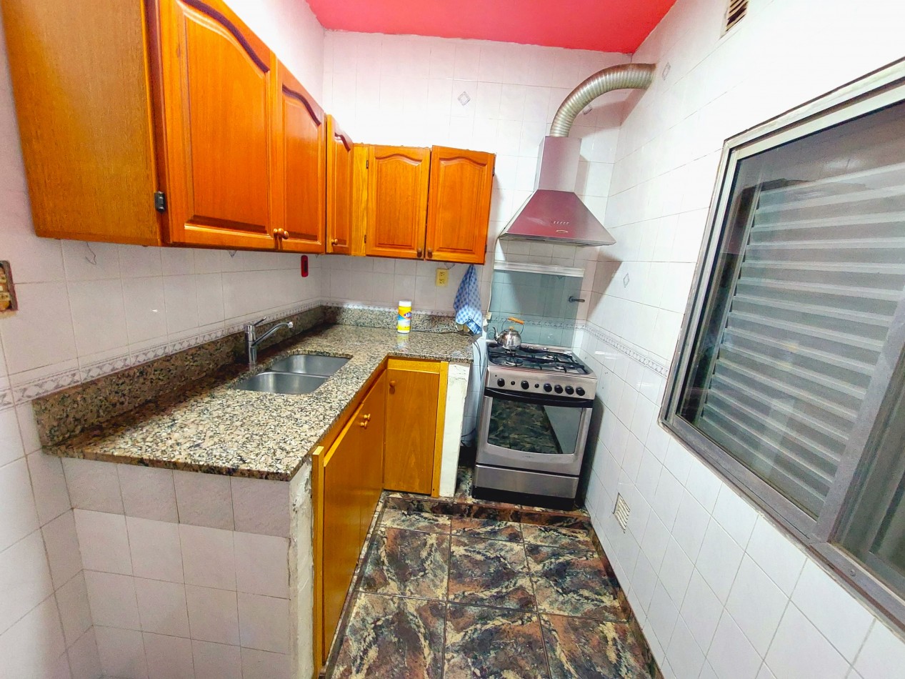 Huerta Grande 1500, 3 dormitorios, comedor, patio. Cochera.