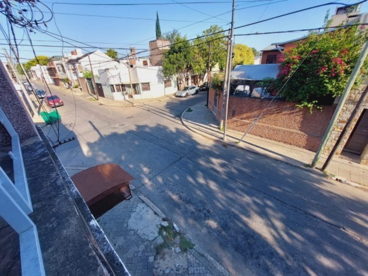 Liniers 1294, dos casas y un local en venta, en conjunto.