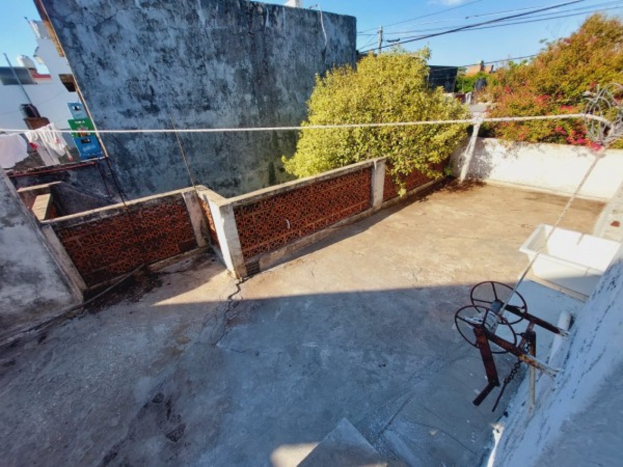 Liniers 1294, dos casas y un local en venta, en conjunto.