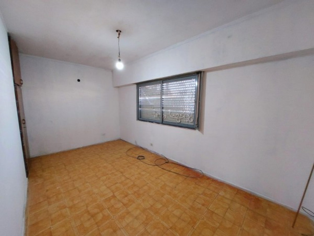 Liniers 1294, dos casas y un local en venta, en conjunto.