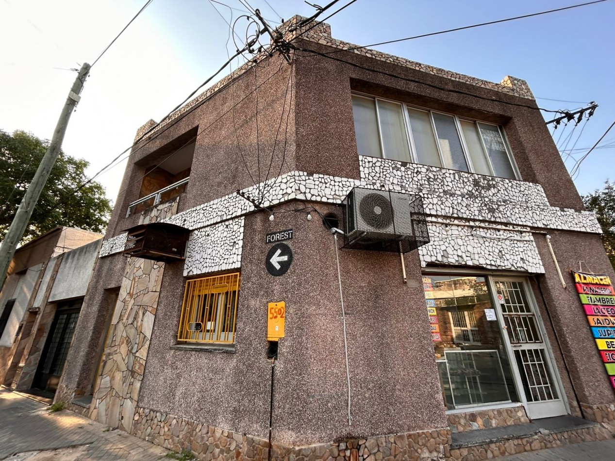 Liniers 1294, dos casas y un local en venta, en conjunto.