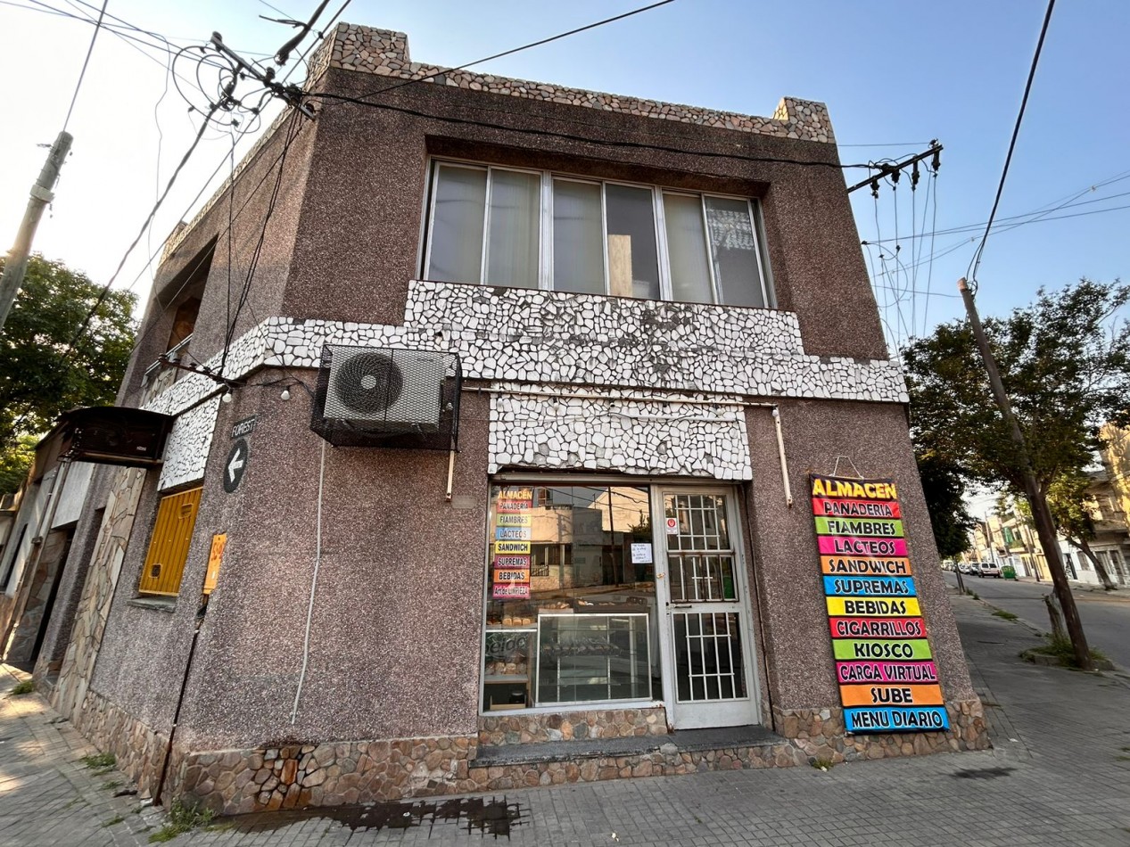 Liniers 1294, dos casas y un local en venta, en conjunto.