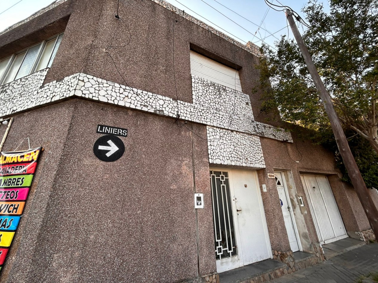 Liniers 1294, dos casas y un local en venta, en conjunto.